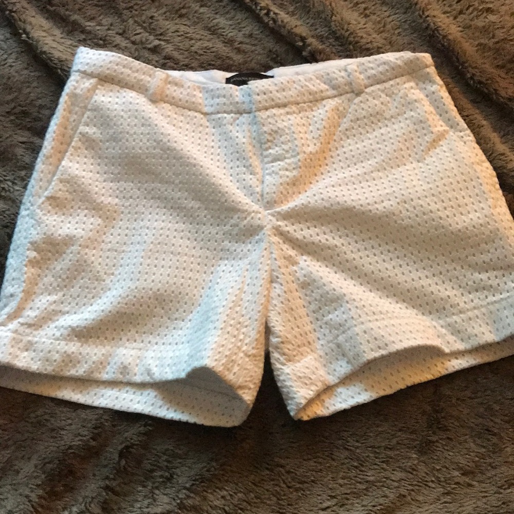 Banana republic size 6 woman’s white shorts